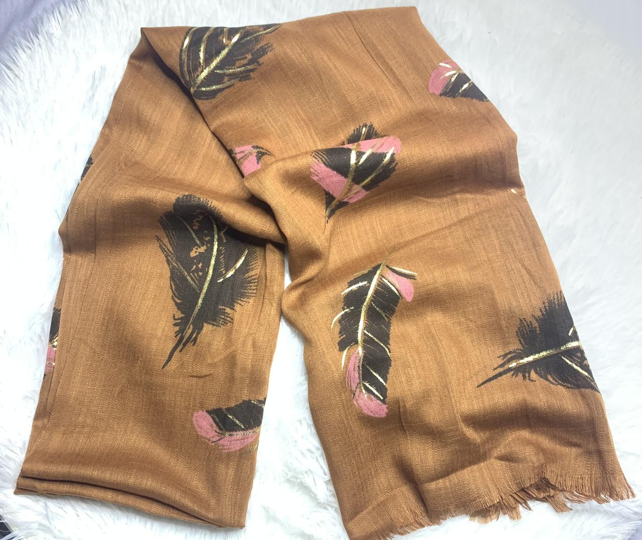 Leaf Printed Stoler - Beige