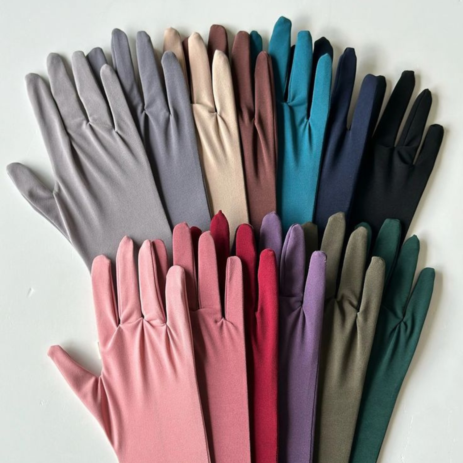 Hand gloves
